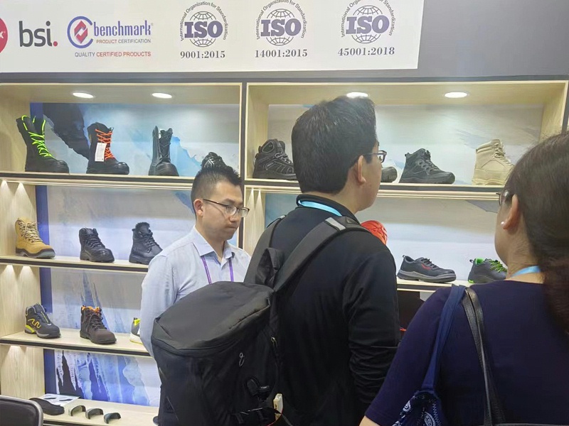 展會進行時|百華鞋業亮相第135屆中國進出口商品交易會（廣交會）三期，展會現場人氣爆棚！