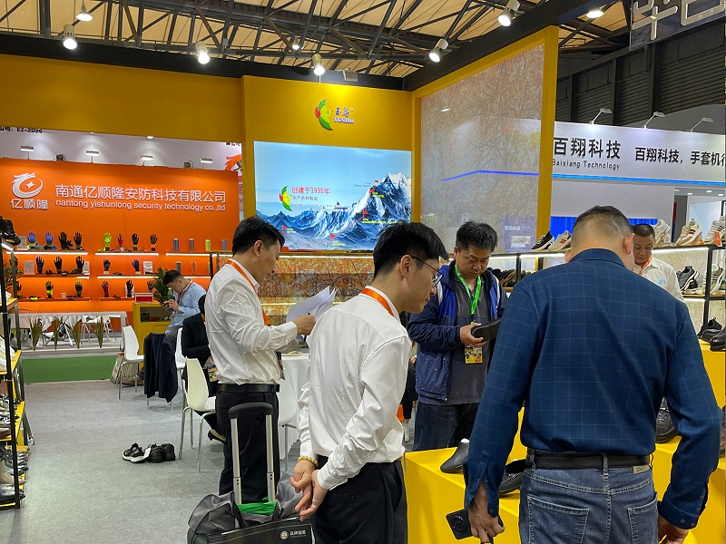 第106屆中國勞動保護用品交易會現場來 了，百華鞋業展會現場人氣爆棚！