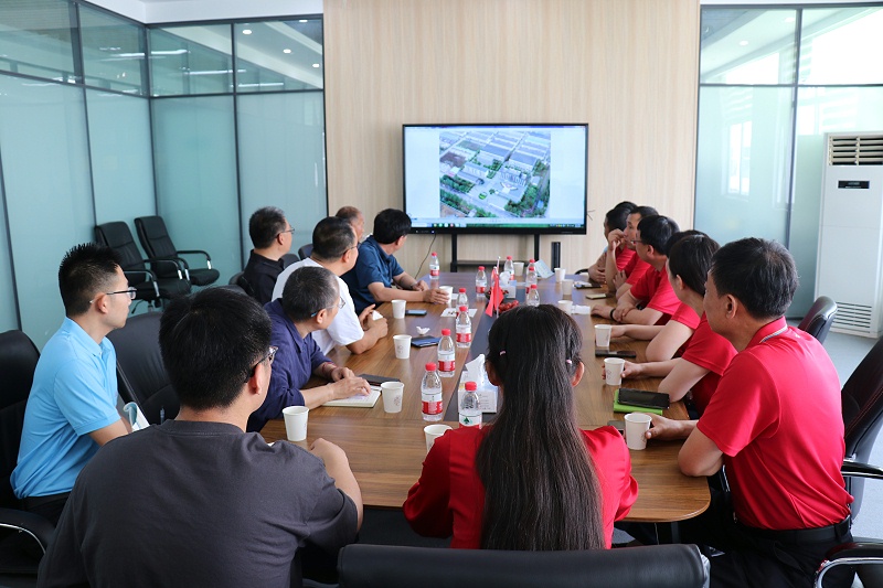 縣中小企業局領導與金猴集團一行蒞臨百華鞋業參觀