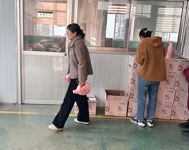 情系員工 | 百華鞋業為女職工發放“三八”暖心福利