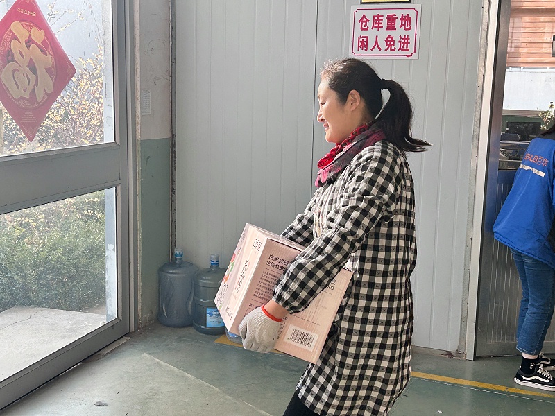 情系員工 | 百華鞋業為女職工發放“三八”暖心福利